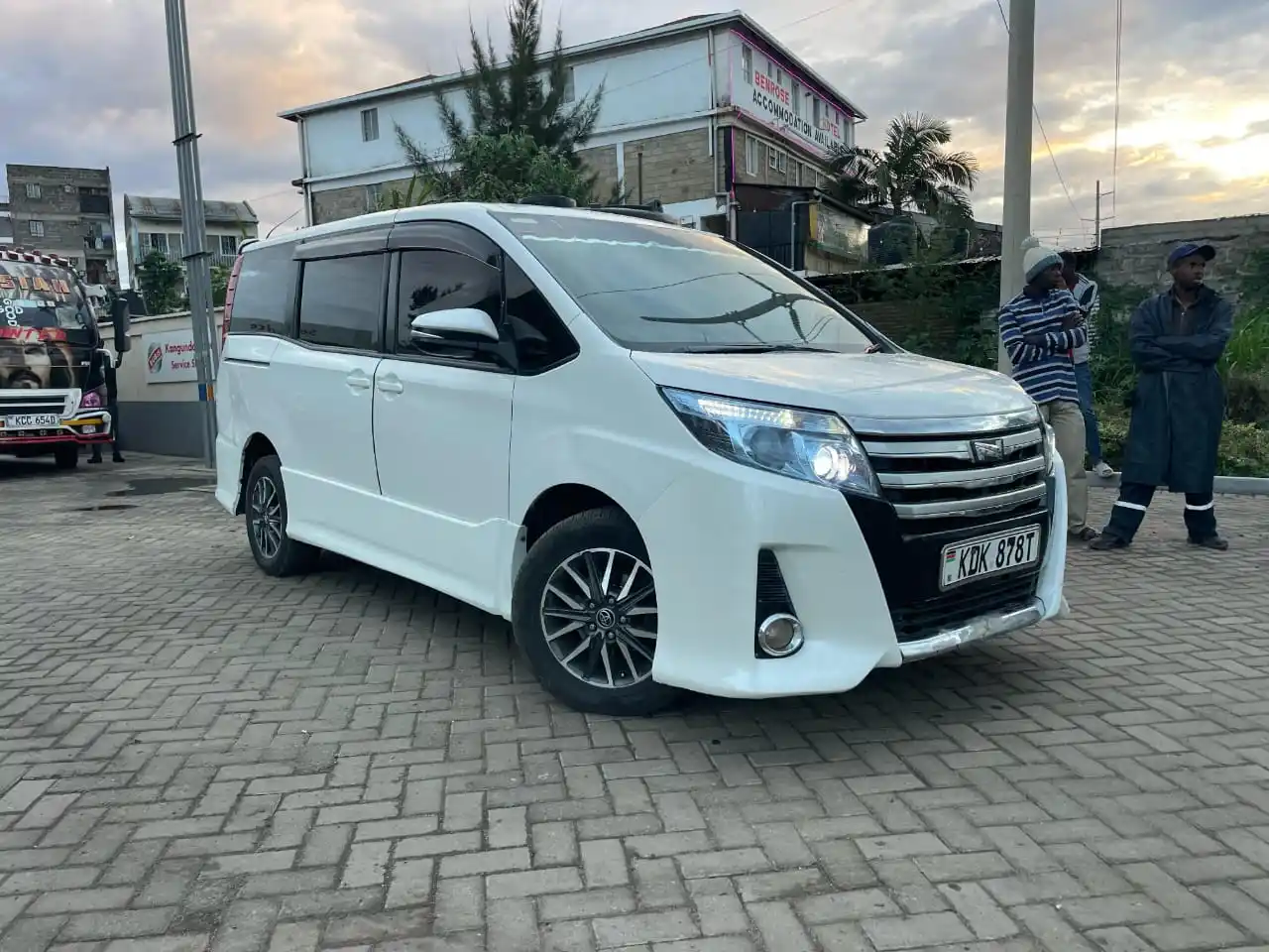 Image from Mwendwaa(The Car Sales Man): *Toyota Noah* *Yom 2016* *Features* Fuel type: petrol Engine size: 20...