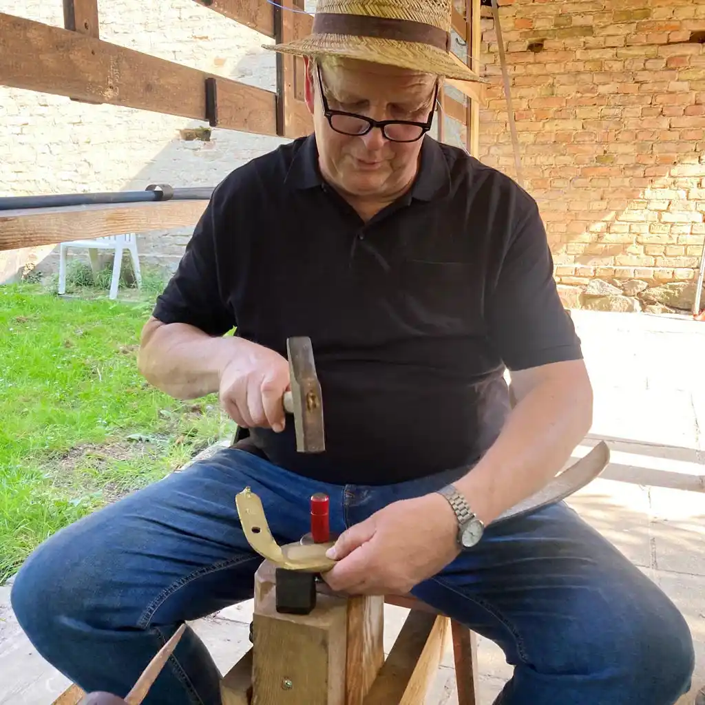 Image from PM 365: Rädigke: Altes Handwerk kommt wieder in Mode – Sensen wie zu Opas Zeit...