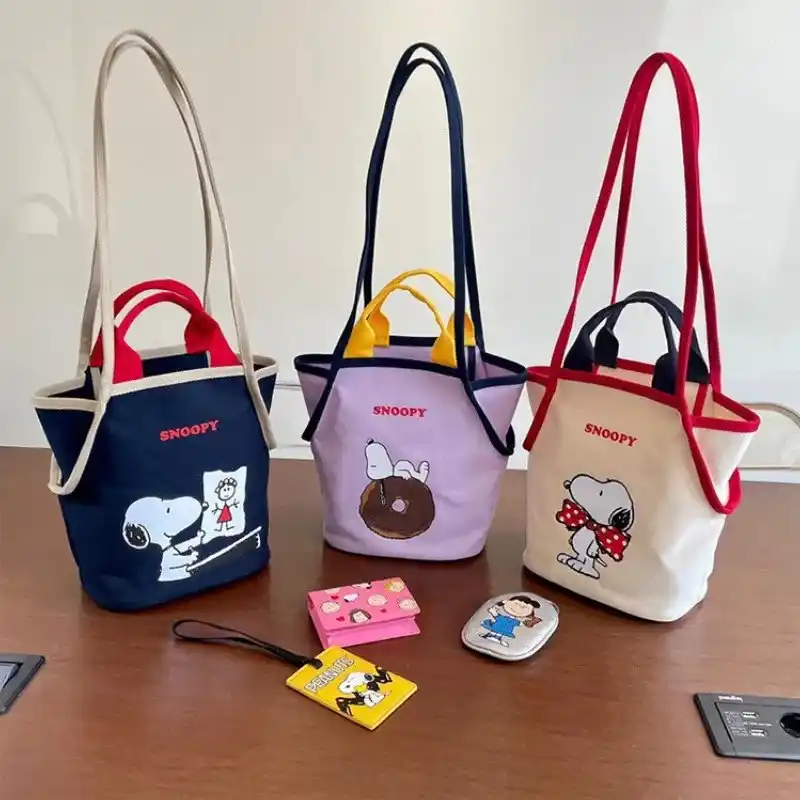 Image from Aliexpress: chollos y cosas preciosas: POR FAVOR, amo estos bolsos de Snoopy https://s.click.aliexpress.com/...