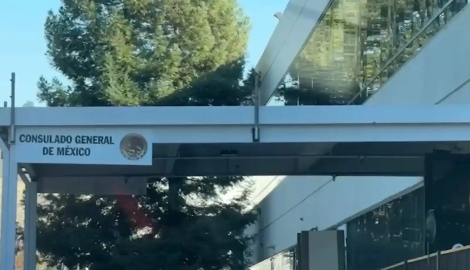 Image from Telemundo 48 Área de la Bahía: Ante el aumento de operativos migratorios, el Consulado de México en S...