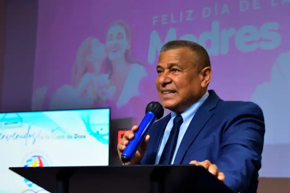 Image from Christian Post Español: *Del narcotráfico al púlpito: Pastor en Nueva York relata cómo Cristo ...