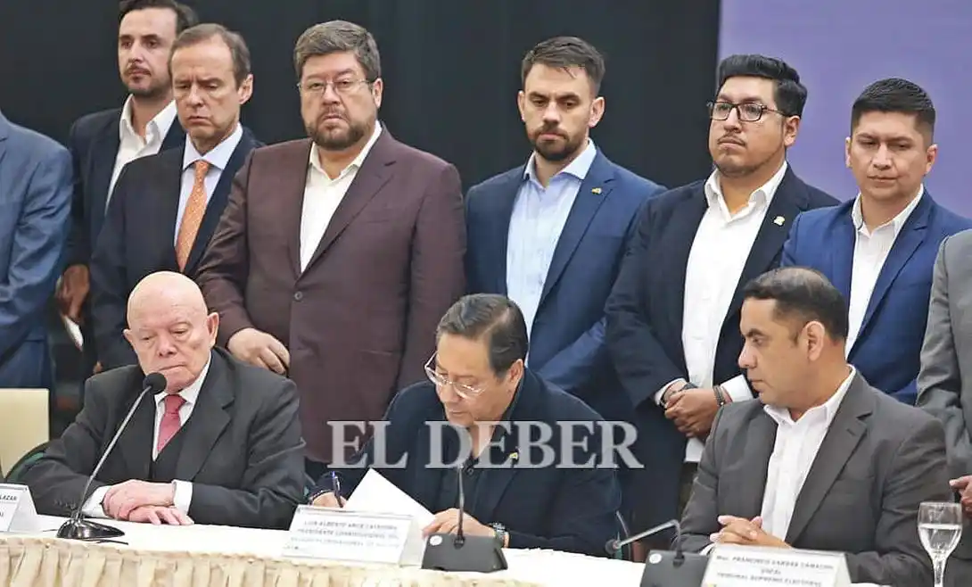 Image from EL DEBER: *"¡Bolivia quiere votar sin miedo, con alimento en sus mesas y sin lut...