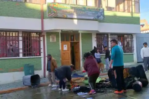 Image from EL DEBER: *Fiscalía investiga saqueo y destrucción en Llallagua: no hay detenido...
