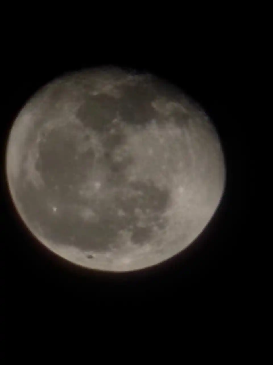 Image from FILE BY AGHA.NL: gw zoom bulan njir sekian lama make samsung s24 baru terasa fungsinya...
