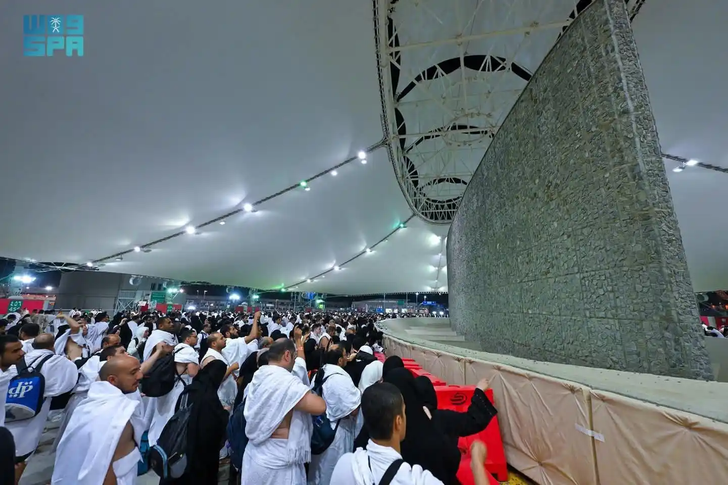 Image from Ashabahebwa Ramadhan: Hajj day 3- Hujjaj in Jamarat. <a class="text-blue-500 hover:underlin...