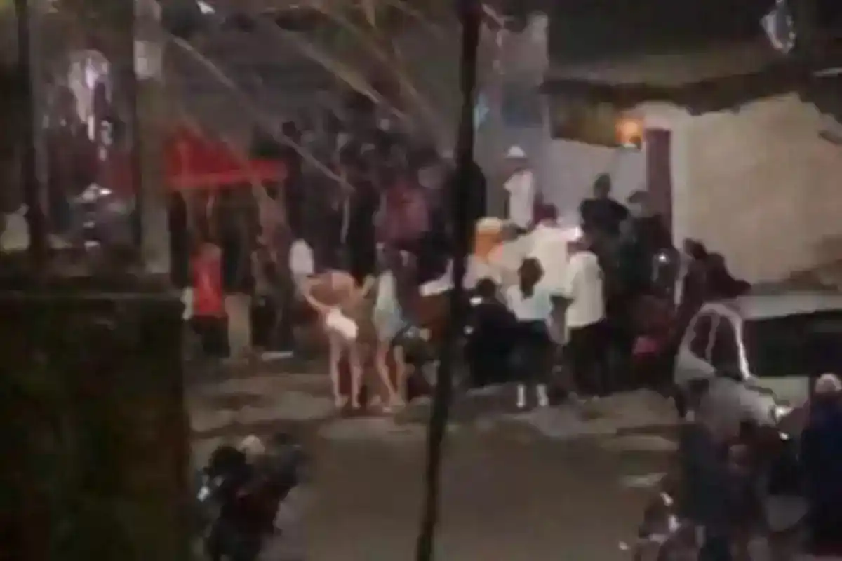 Image from A Tribuna: 🔈 *Pancadões com som alto e confusão bloqueiam ruas e avenidas de Gua...