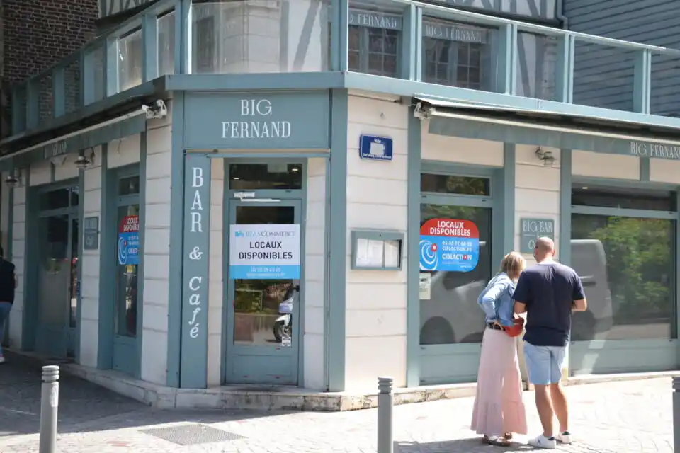 Image from 76actu Rouen: Un restaurant de la place du Vieux-Marché a fermé ses portes ce mercre...
