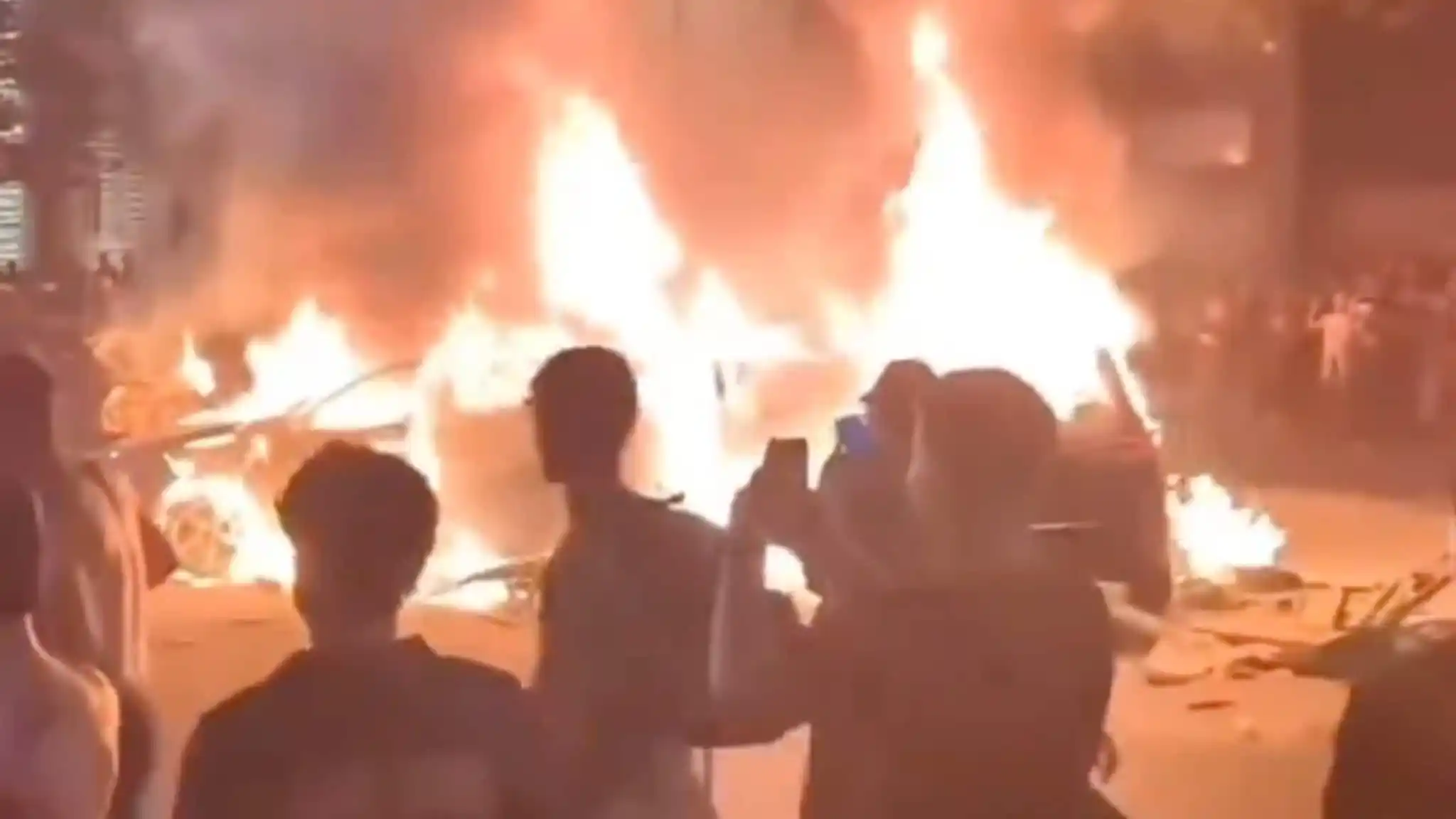 Image from RTL Nieuws: *426 aanhoudingen, 2 doden, 192 gewonden: totale chaos in Frankrijk na...