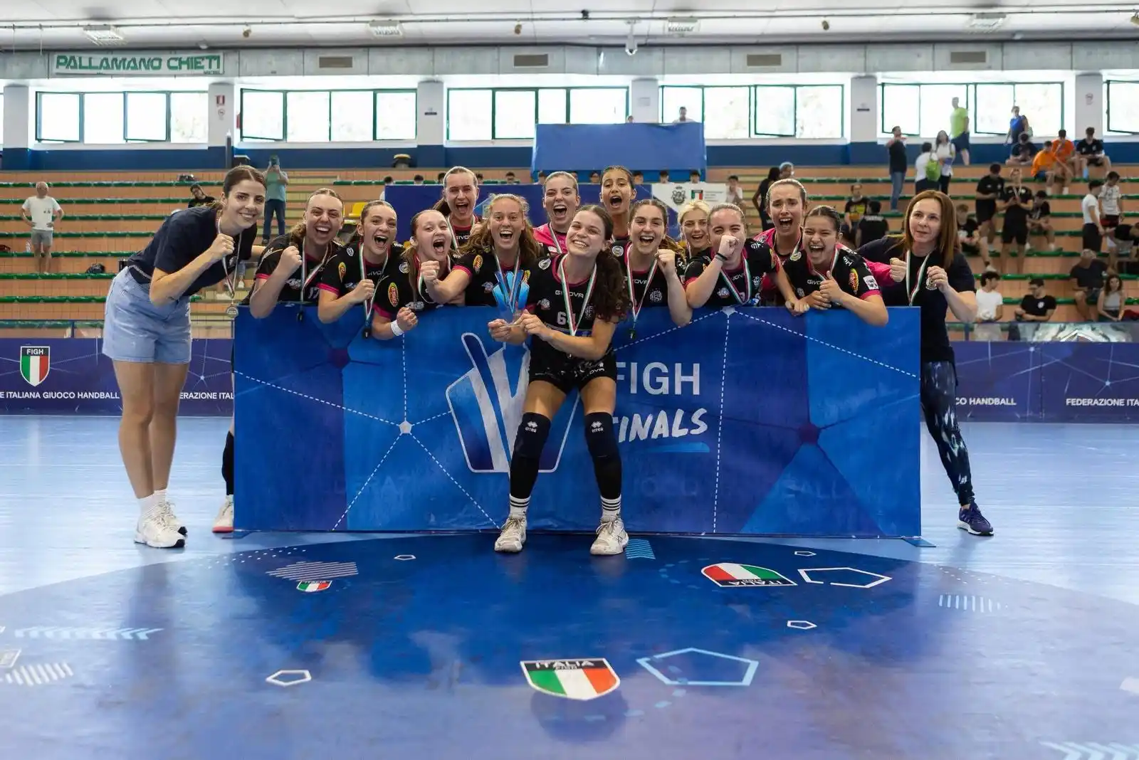 Image from SalernoSport24 - La voce dello Sport di Salerno e provincia: 🗣️ Bronzo nazionale per la PDO Salerno u18! 🤾 Vinta la finalina cont...