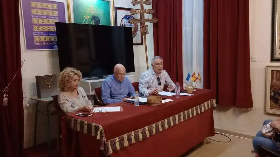 Asociación Peñas y Tamborileros HELLÍN post