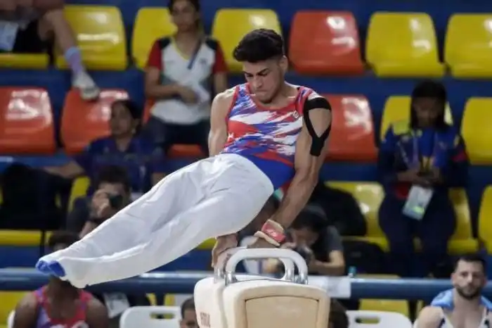 Image from Periódico Granma | Cuba: 🤸💪Diorges Escobar lidera la gimnasia cubana en el Panamericano de Pa...