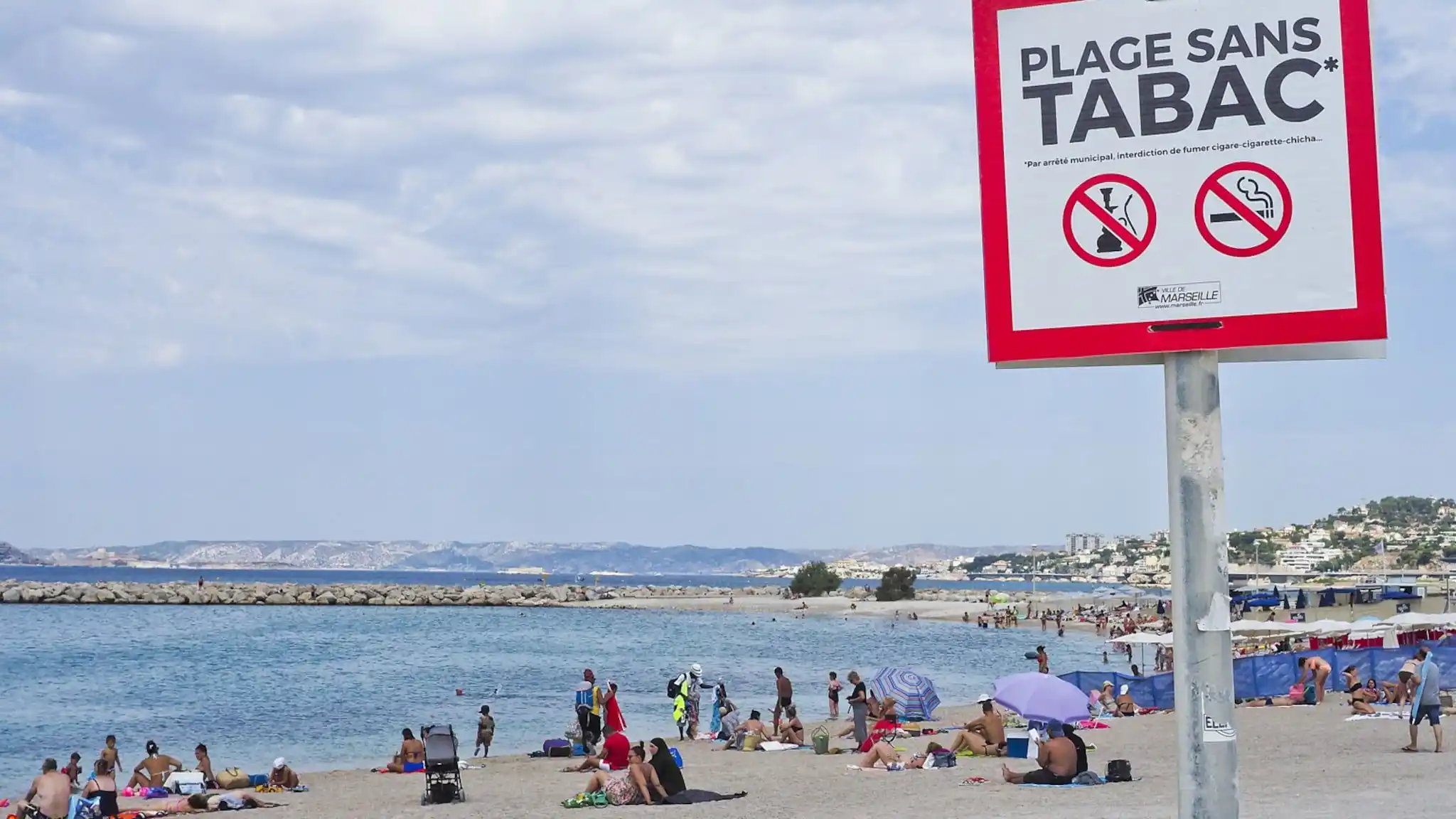 Image from RTL Nieuws: *Frankrijk gaat buiten roken op veel plekken verbieden* De Franse rege...