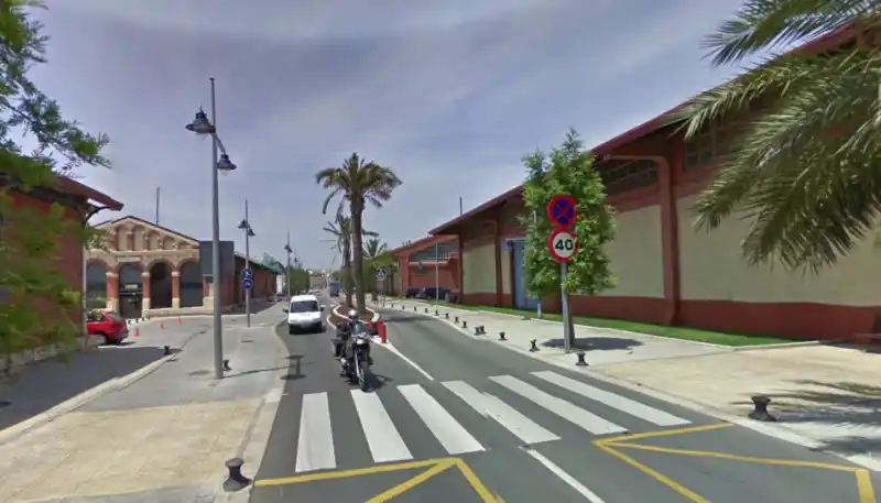 Image from Diari La Ciutat: ℹ️Hospitalitzat un ciclista després de ser atropellat per una furgonet...