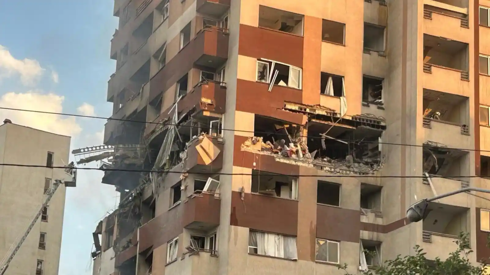 Image from RTL Nieuws: *Israël voert luchtaanvallen uit op militaire en nucleaire doelen in I...