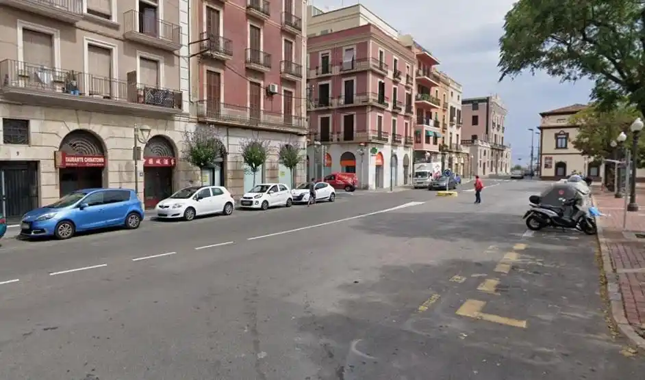 Image from Diari La Ciutat: ℹ️Una baralla a Tarragona acaba amb un autobús destrossat 👉Un dels j...