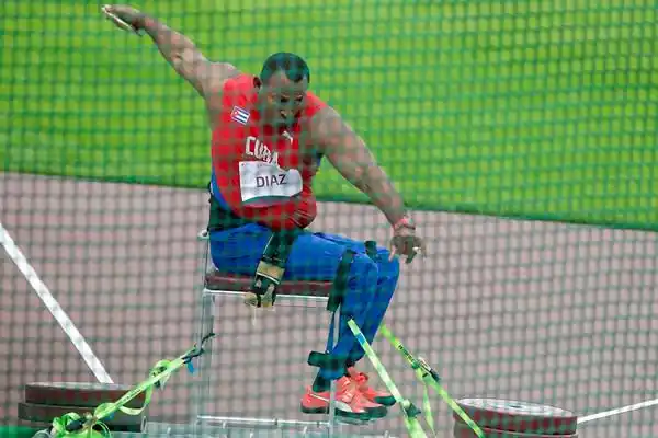 Image from Periódico Granma | Cuba: 🙌Los disparos del azar y los de la voluntad. 🥇🥉Leonardo Díaz tiene...