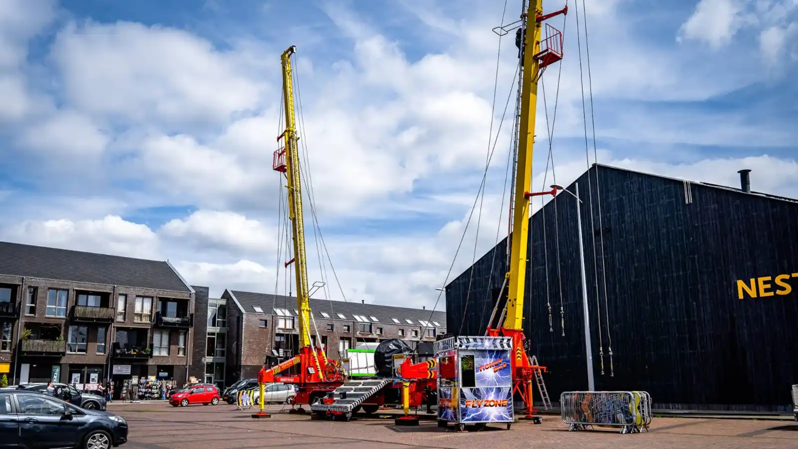 Image from RTL Nieuws: *Meisje ontsnapt aan ongeluk met kermisattractie, NVWA noemt het 'mens...