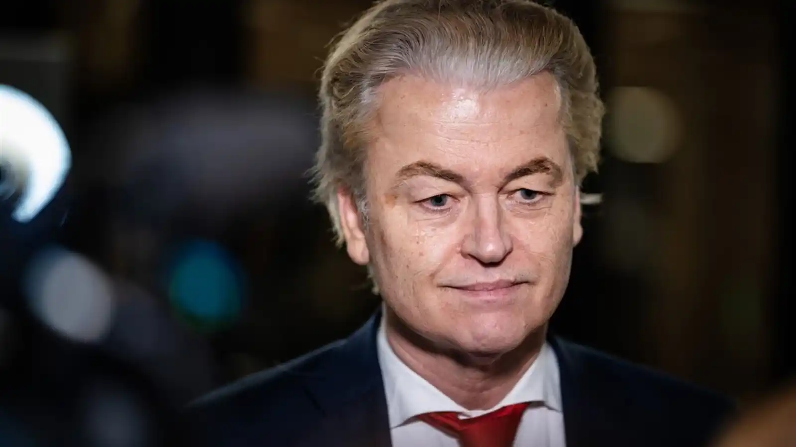 Image from RTL Nieuws: *PVV-leider Wilders eist binnen enkele weken totale asielstop: 'Anders...