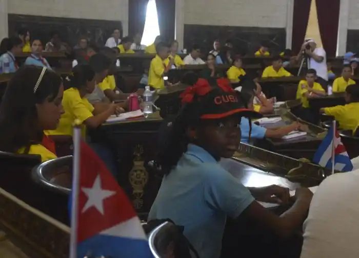 Image from Periódico Granma | Cuba: 📑👯Un Código del futuro. 📌Delegados a la II Asamblea Nacional de Or...