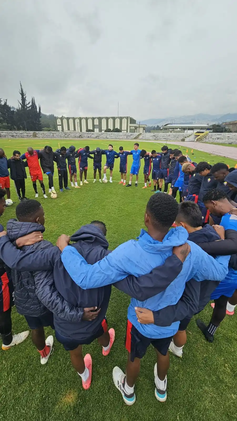 Image from C.D. El Nacional: BUEN DÍA BI-TRI CAMPEONES 🙌🔴 Una sola pasión, juntos somos más fuer...