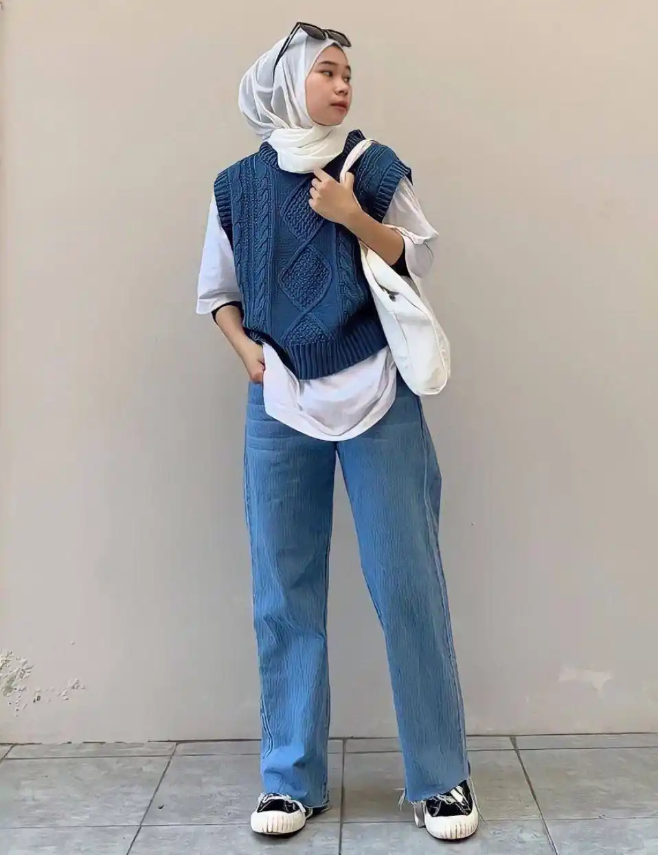 Image from Inspirasi Outfit Indonesia OOTD Ide Rekomendasi Outfit Hijab Cewek Cowok: 🧿 *Outfit Hijab Buat Hangout *<a class="text-blue-500 hover:underline...