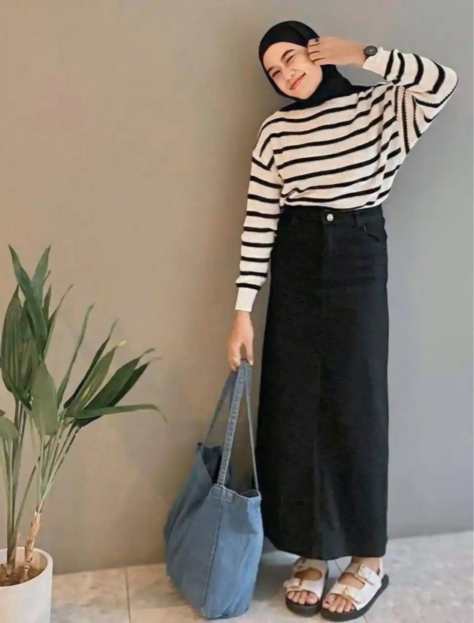 Image from Inspirasi Outfit Indonesia OOTD Ide Rekomendasi Outfit Hijab Cewek Cowok: 🤍 Outfit Hijab Simple 🤍 <a class="text-blue-500 hover:underline curs...
