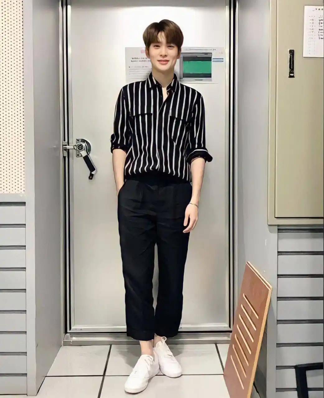 Image from Inspirasi Outfit Indonesia OOTD Ide Rekomendasi Outfit Hijab Cewek Cowok: 📷 Outfit Jaehyun <a class="text-blue-500 hover:underline cursor-point...