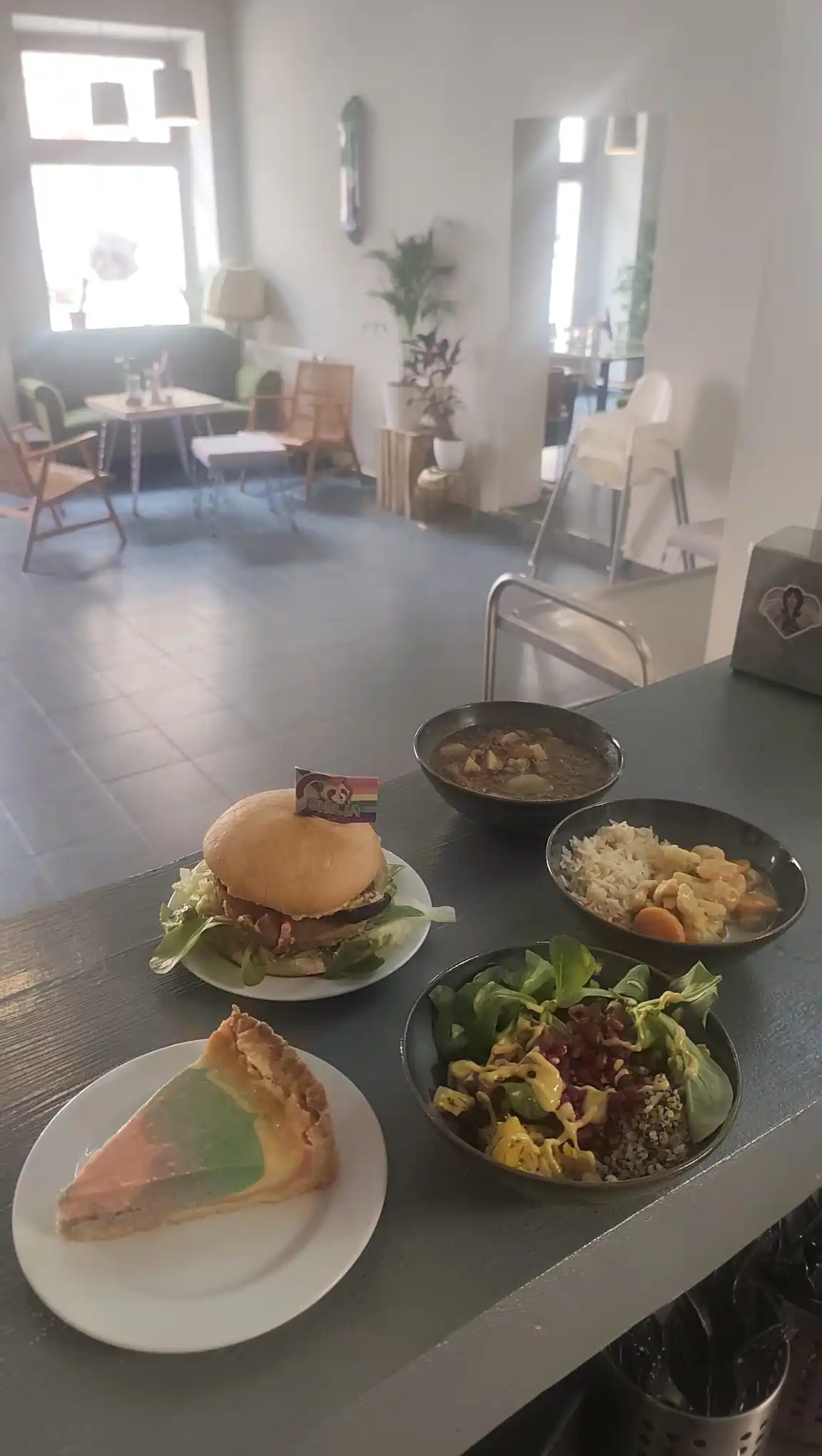 Image from Zittau Vegan News: Und hier unsere Wochenkarte als Bild - Linseneintopf - Antipastiburge...