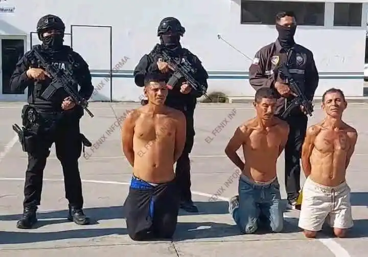 Image from EL FENIX INFORMA 2: En Manta. La Policía Nacional allanó una casa en el barrio Cuba donde ...