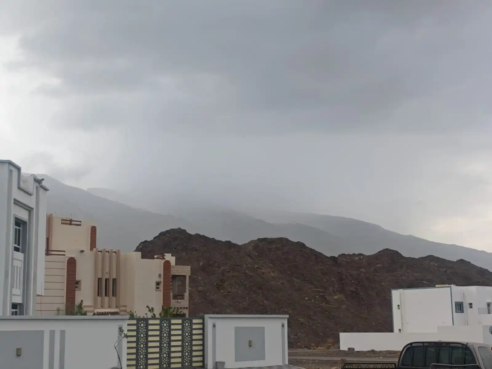 Image from 🌧️مستجدات الطقس..ل أبو المتوكل⛈️: قمم جبال سيجاء بسمائل الآن......