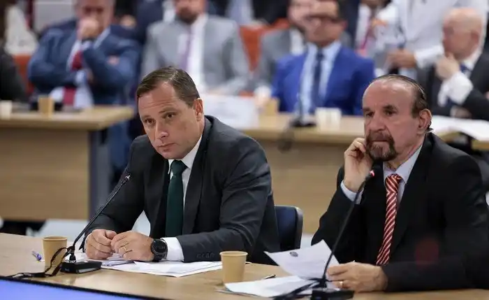 Image from Jornal Extra Alagoas: *Mauro Cid é preso após revelação de mensagens que indicam mentira ao ...
