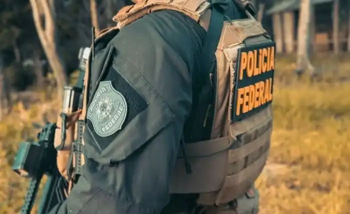 Image from Jornal Extra Alagoas: *PF cumpre mandado por tráfico de drogas via Correios em Maceió* Publ...
