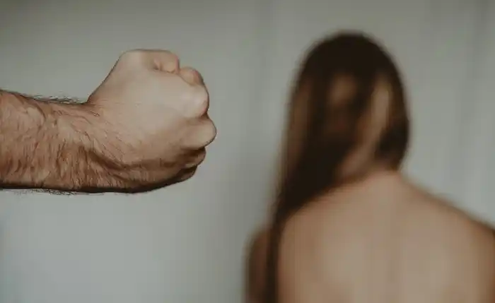 Image from Jornal Extra Alagoas: *Violência contra a mulher cresce: 1.400 feminicídios registrados em 2...