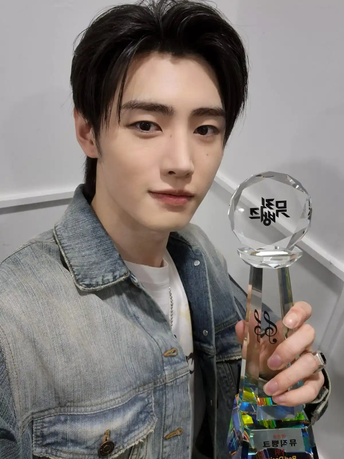 Image from E𝗻ֺ𝗵ִ𝘆𝗽֟፝𝝴ִ𝗻ֺ U𝗽֟፝𝗱ֵ𝝰𝘁𝝴ִ: *⋆｡‧˚ʚ[  SUNGHOON WEVERSE UPDATE ]ɞ˚‧｡⋆*  *˚ʚ🐧 :* Setelah yang kemari...