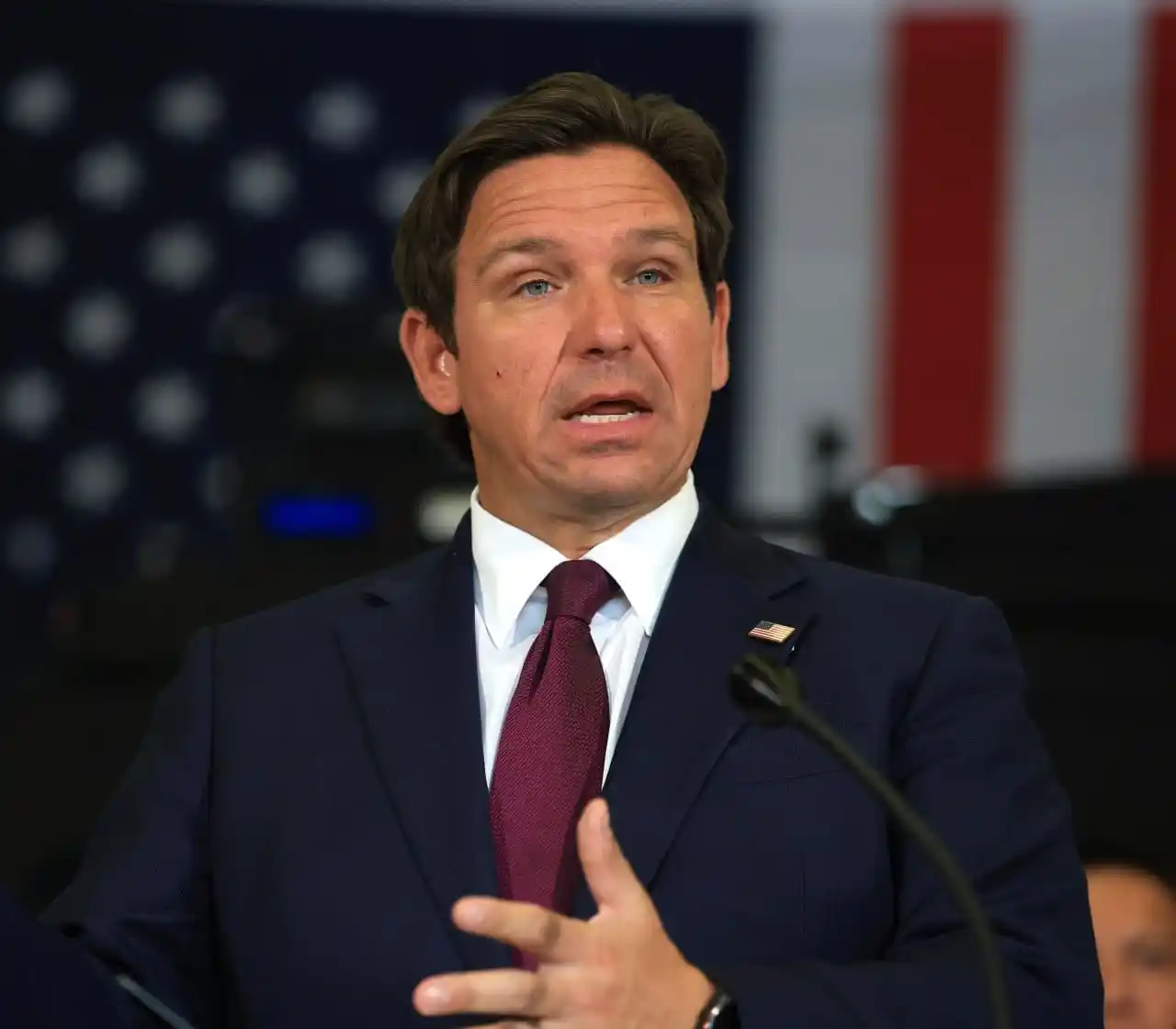 Image from SandinoGuerrilleroProletario: *Gobernador de Florida autoriza el atropello de manifestantes* Ron D...