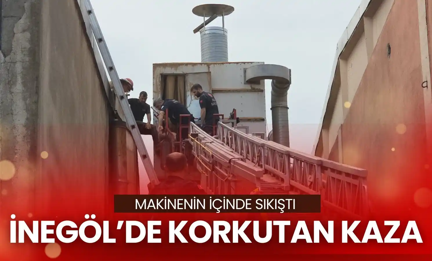 Image from İnegöl Online: İnegöl'de korkutan kaza! Makineye sıkışan işçiyi kurtarmaya çalışıyorl...
