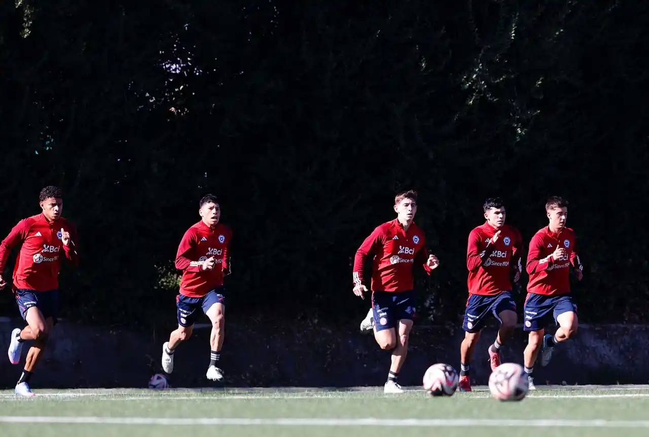 Image from 🇨🇱 La Roja | Selección Chilena : Miércoles en el Complejo Deportivo Quilín 🔛🏡 🏃♂️ <a class="text-b...