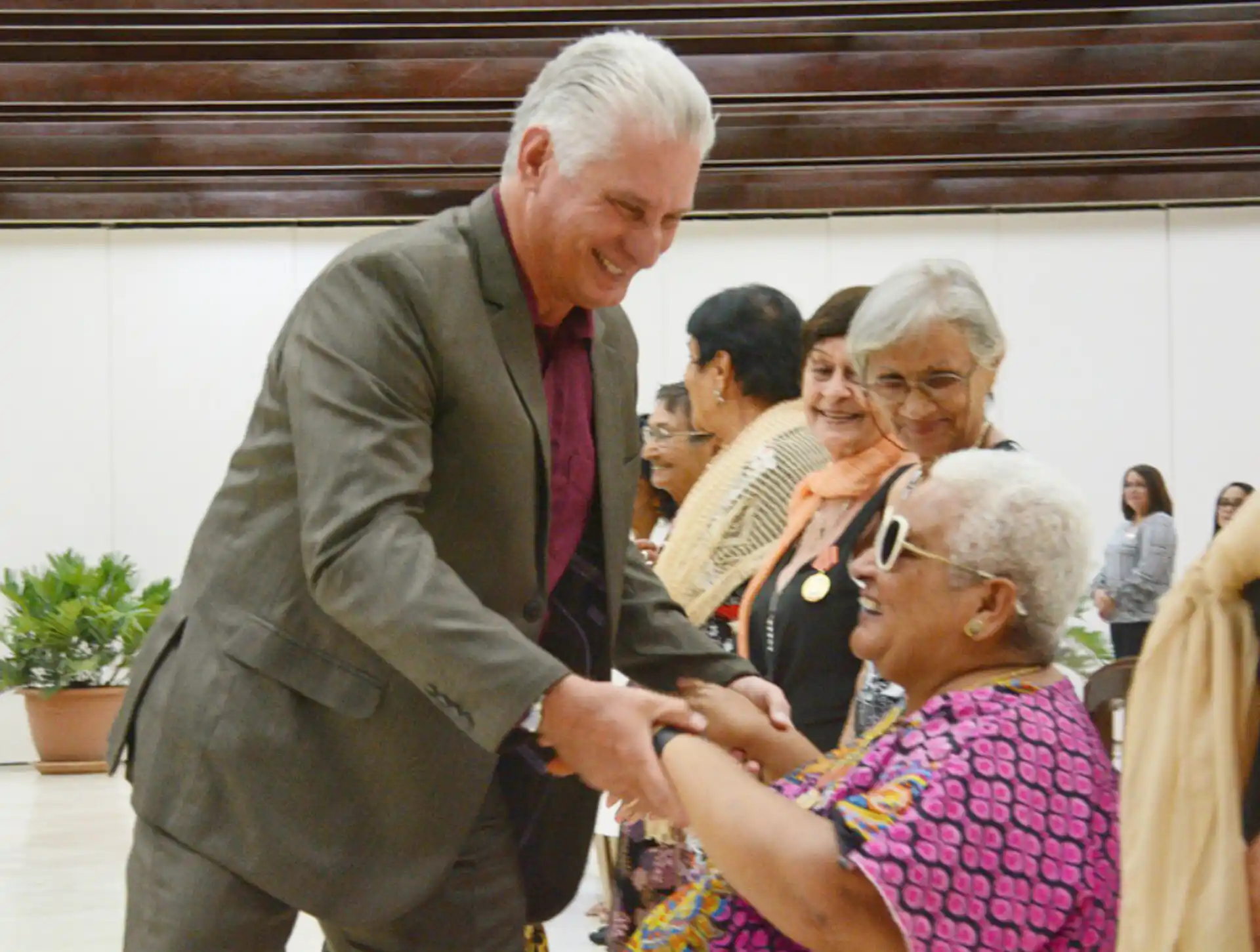 Image from Miguel Díaz-Canel Bermúdez: *Muy impactados con la noticia del fallecimiento de nuestra querida To...