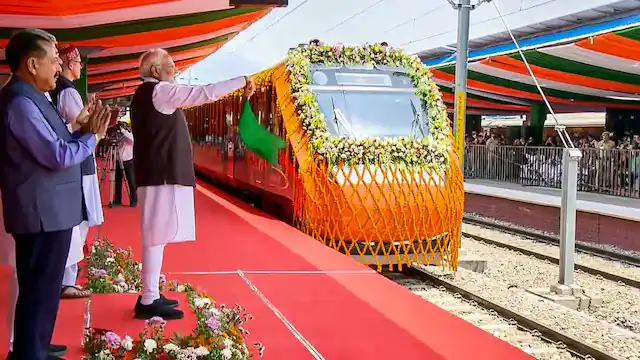 Image from cliQ India: Prime Minister Narendra Modi flags off the Vande Bharat Express from S...