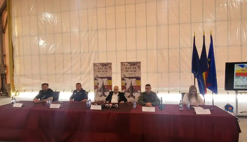 Image from Cuget Liber: Spectacol pe cer! Aeronave militare și civile vor survola de "Black Se...