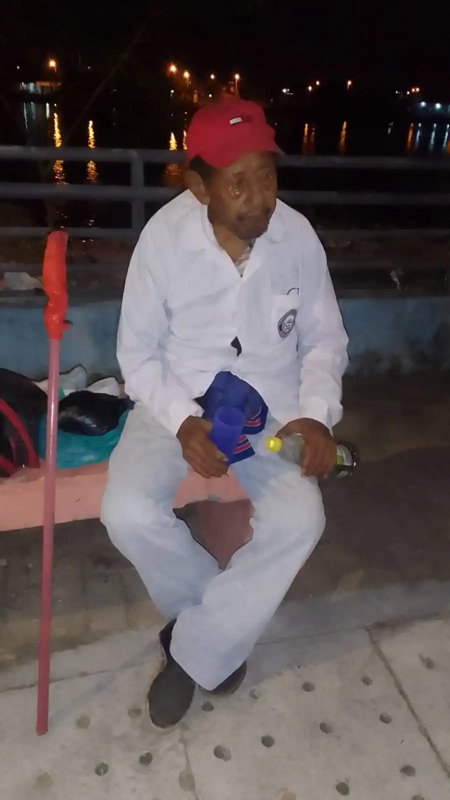 Image from 24-7 ECUADOR 2: *AYUDEN A DIFUNDIR* *ATENCIÓN* Adulto mayor perdido en el malecón de...