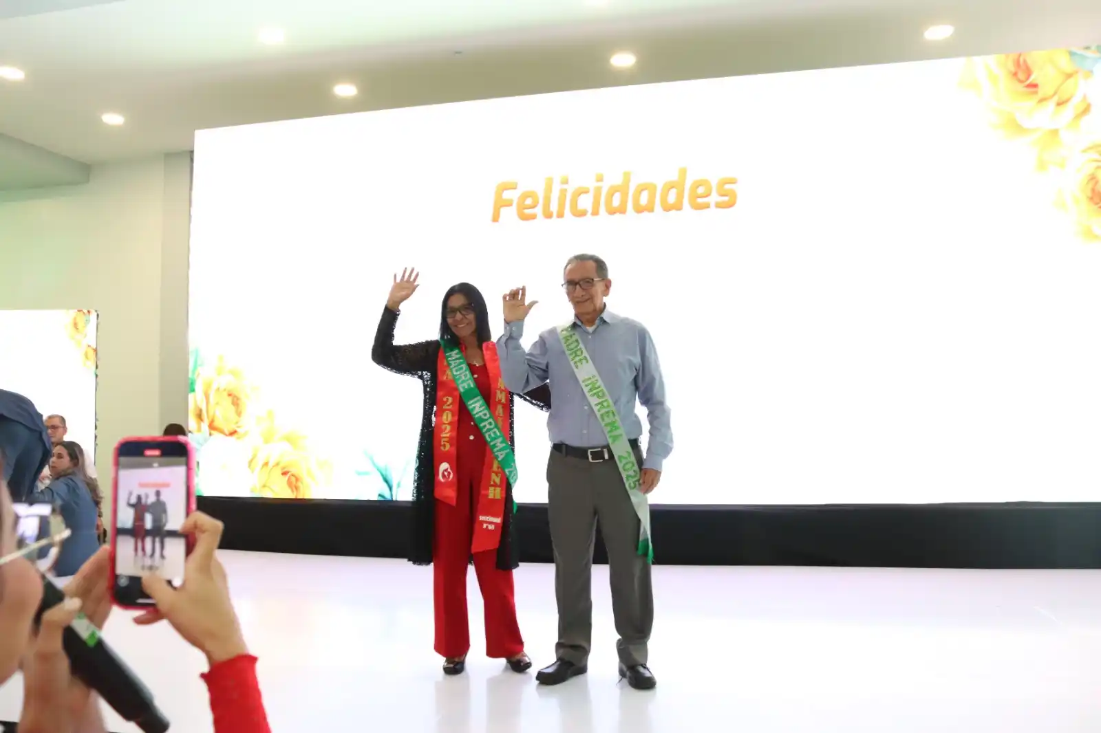 Image from INPREMA protege tu futuro: 🎉 El INPREMA conmemoró el Día del Padre y la Madre con un emotivo hom...