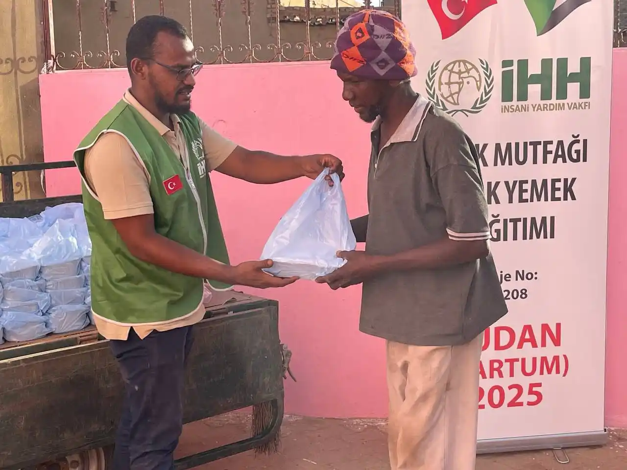 Image from IHH Humanitarian Relief Foundation: 🇸🇩 The Goodness Kitchen Has Started Serving in Khartoum, the Capital...