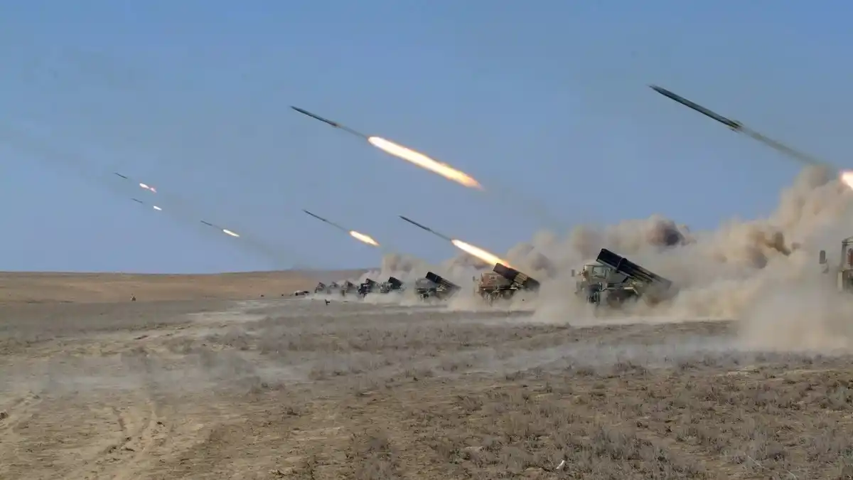 Image from Новости Азербайджана: 🇮🇷🇮🇱 Иран ударил по Израилю баллистическими ракетами.  ▶️ВИДЕО: ht...