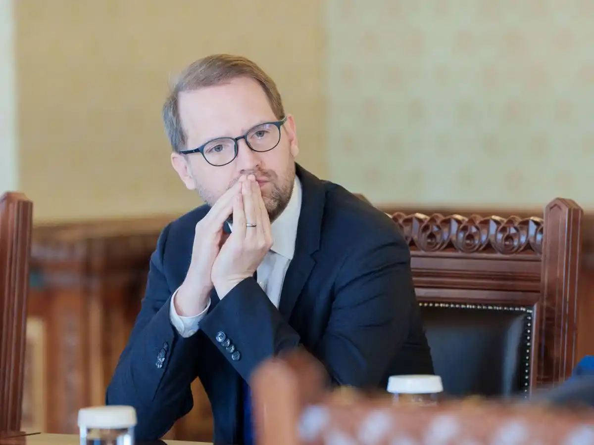 Image from stiripesurse.ro: Război intern în USR, cuțitele au fost scoase - Candidatura lui Domini...