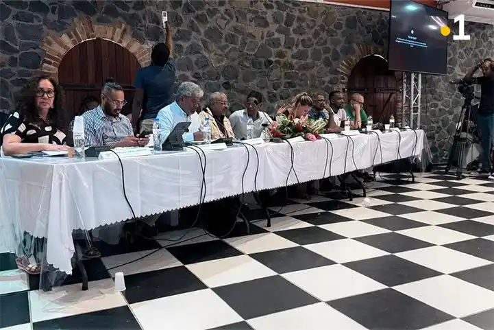Image from Martinique La 1ère: 🛒À Petit-Bourg, les Assises populaires sonnent une nouvelle fois l’al...