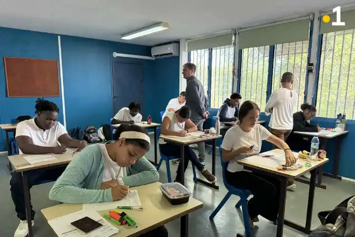 Image from Martinique La 1ère: Bac 2025 : coup d’envoi de l'examen avec les épreuves anticipées de fr...