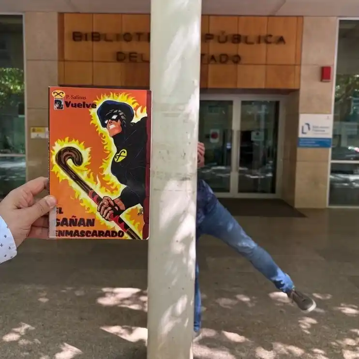 Image from Biblioteca Pública del Estado en Ciudad Real: Bookface de nuestro *Gañán Enmascarado* que se pira pal pueblo a celeb...