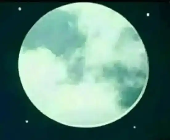 Image from ❣︎اردو شاعری مزاحیہ لطیفے❣︎ Urdu Funny Jokes Comedy Memes Romantic Love & Sad Poetry Video & Status: چاند نہیں ہے یہ 🌚 ٹینکی دھو رہا ہوں 😂🤷🏻 *🤓🤓انوکھی مسکراہٹ🤓🤓*...