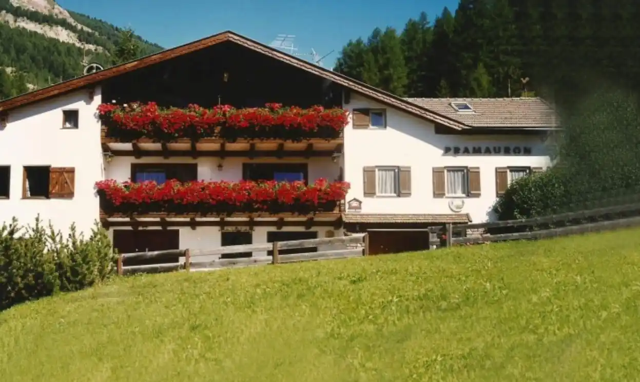 Image from Bikershotel.it - Motoraduni.it - Autoraduni.it - Motoitinerari.it - Bikersfood.it: *GARNI PRAMAURON, Selva Val Gardena (BZ)* _Prezzi a partire da: € 50,0...